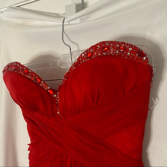 Red evening gown - Picture 3 of 4